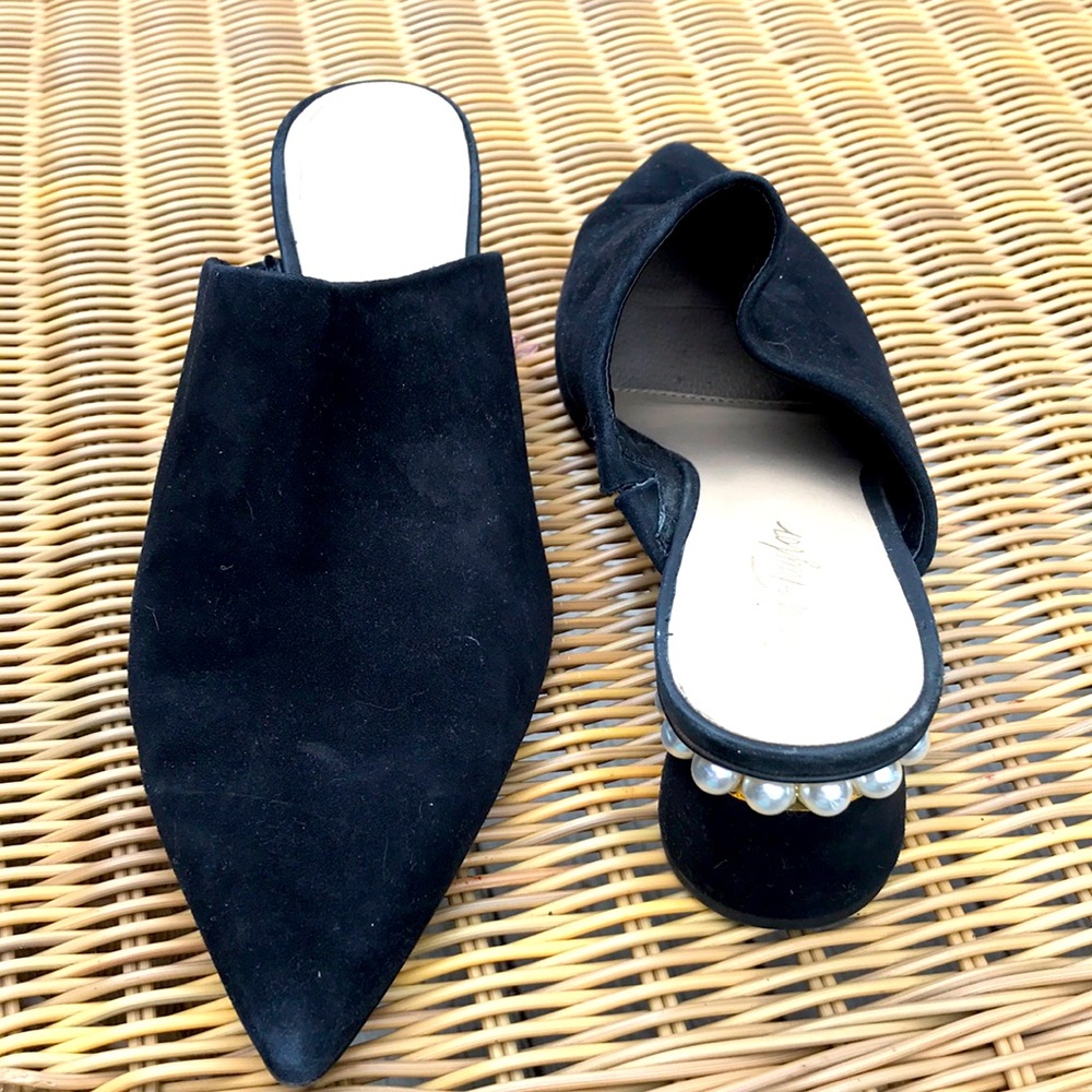 Lord & Taylor pearl heel